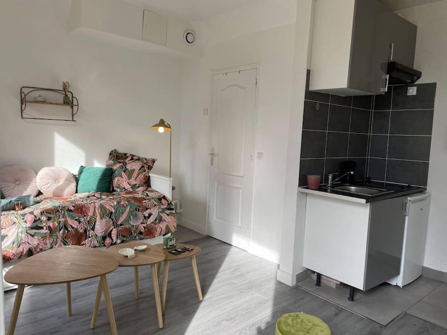 Charming Bright Sunny Studio Near Canal St Martin Paris Bagian luar foto